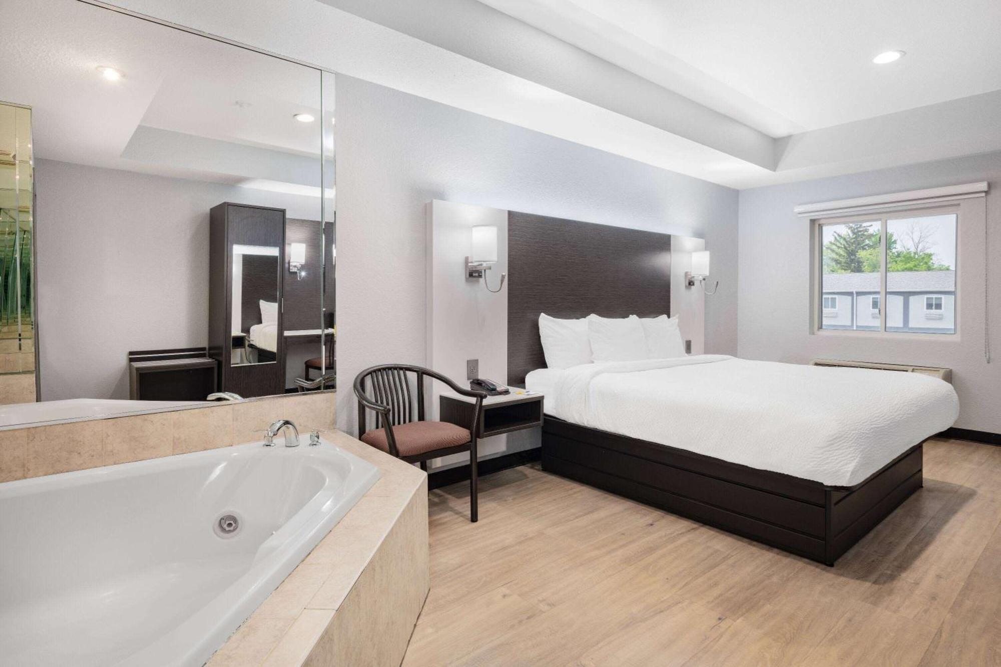 Days Inn & Suites By Wyndham Niagara Falls/Buffalo Extérieur photo