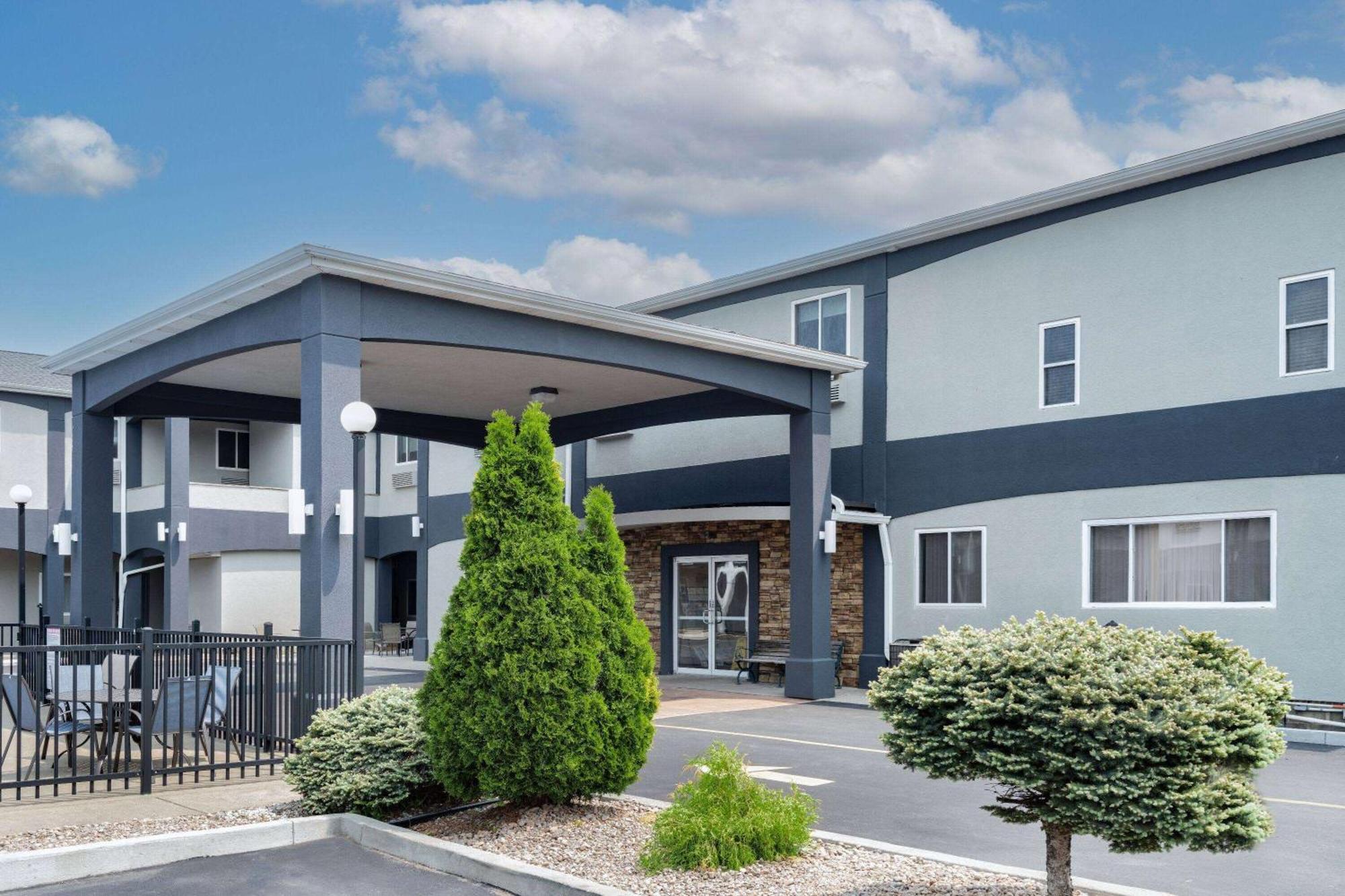 Days Inn & Suites By Wyndham Niagara Falls/Buffalo Extérieur photo