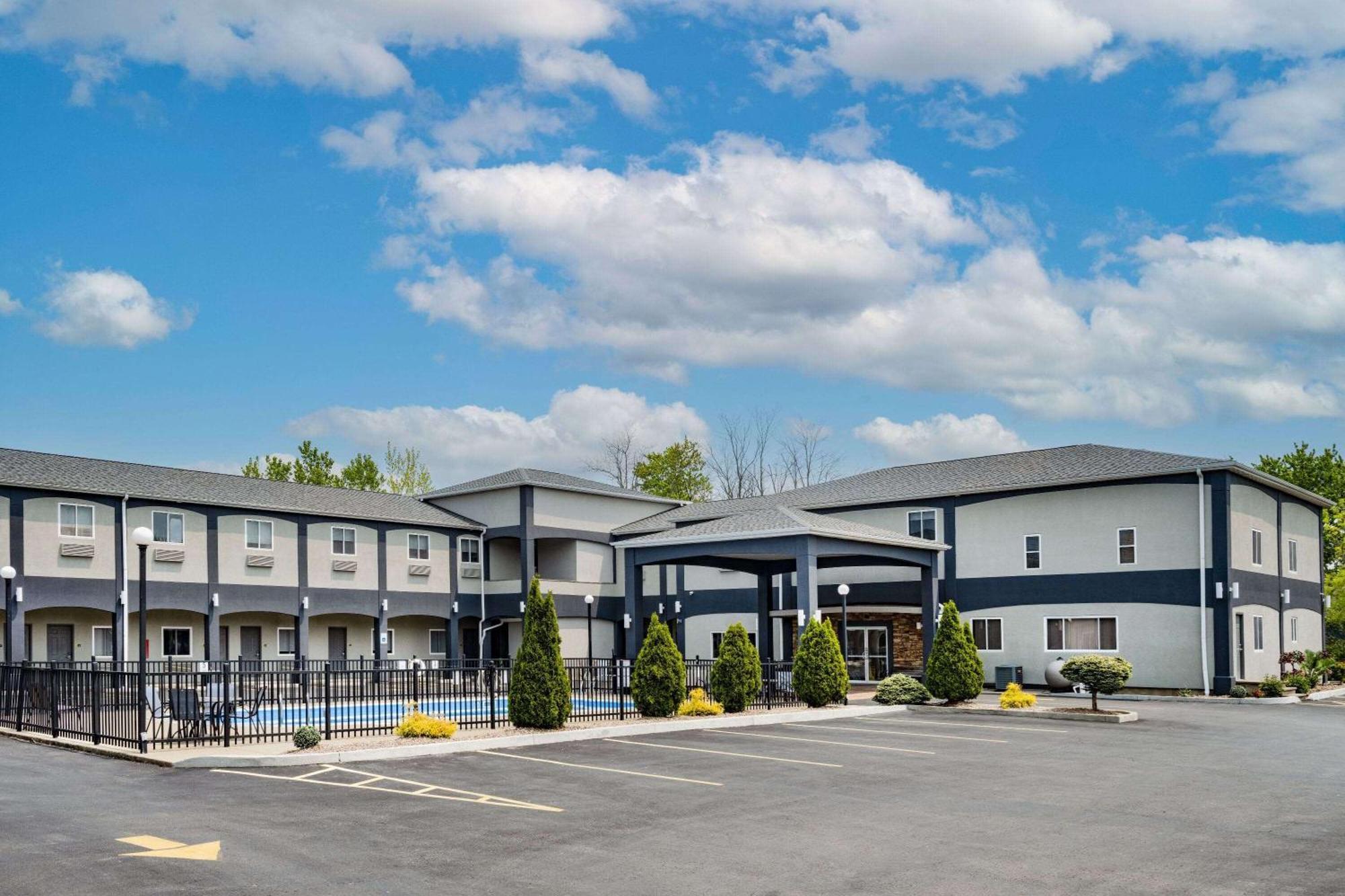 Days Inn & Suites By Wyndham Niagara Falls/Buffalo Extérieur photo